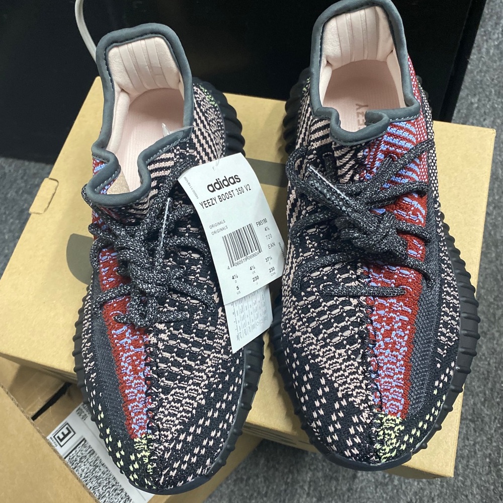 YEEZY 350 yechei